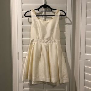 Stunning cream dress with pearl back size 4/6